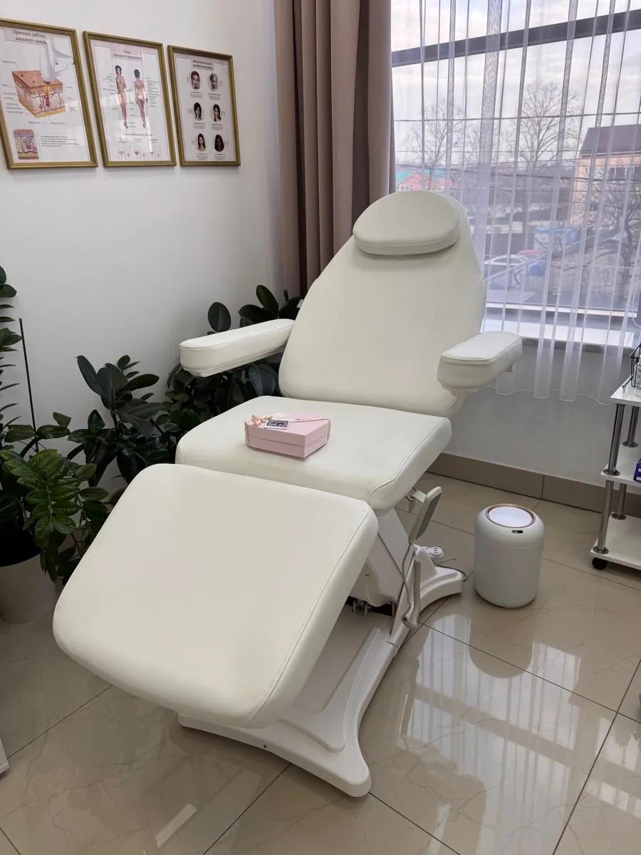 Косметологическое кресло Mizomed MZ 3589 в кабинете клиента
