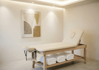 Массажный стол стационарный Mizomed EasyLine-Tilt, бежевый