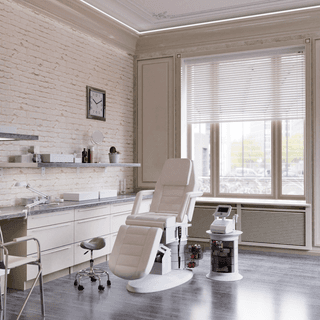 Косметологическое кресло Elegansa с электроприводом и тумбой 