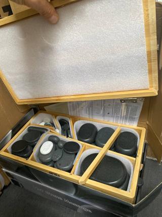 Уценка, Набор массажных камней для стоун терапии из базальта Mizomed H60TC в коробке из бамбука 60 шт.
